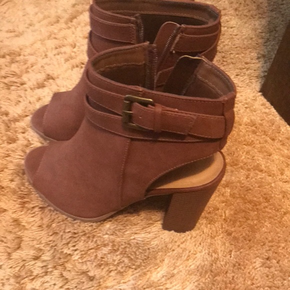 Fall boots - Picture 3 of 6